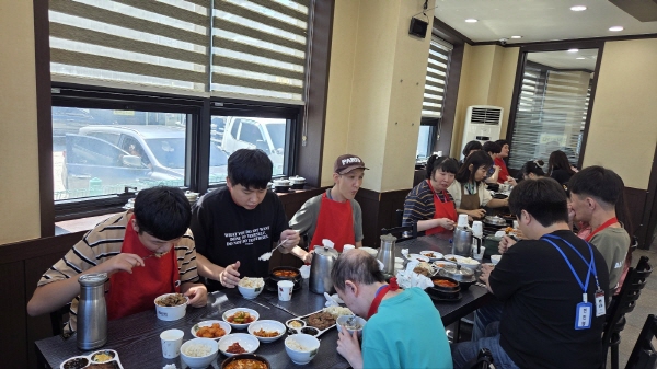 d8c2306ffeee0433ec2f5e6f12c47ae1_1757577414_143.jpg